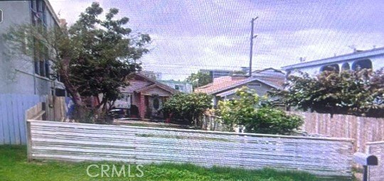 Vacant lot. THERE WAS A HOUSE ON IT THAT BURNED DOWN. 
The city - Beach Lot for sale in Long Beach, California on Beachhouse.com