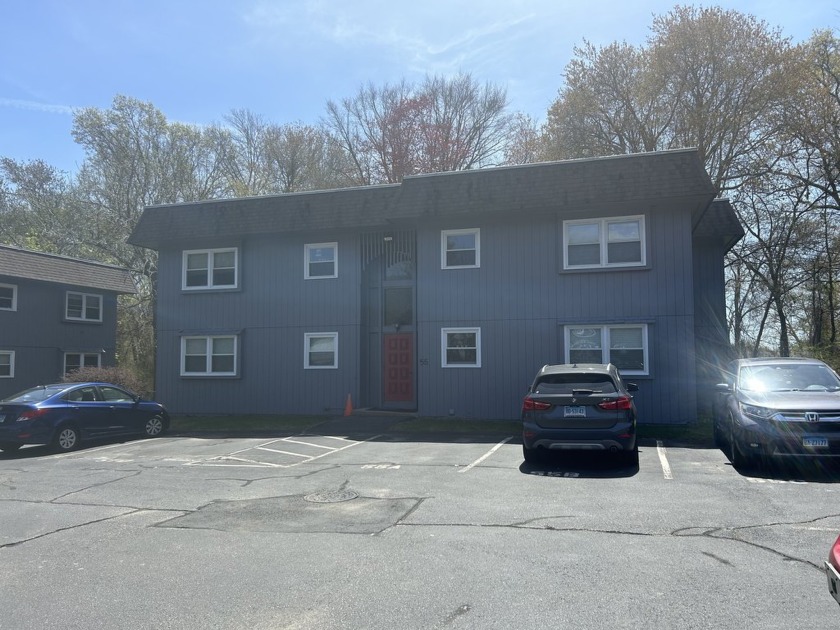 Bright and sunny one bedroom condo in a quaint neighborhood - Beach Condo for sale in Groton, Connecticut on Beachhouse.com