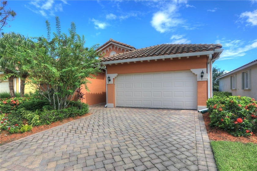Experience the lifestyle of Woodfield, a premier gated 55+ - Beach Home for sale in Vero Beach, Florida on Beachhouse.com