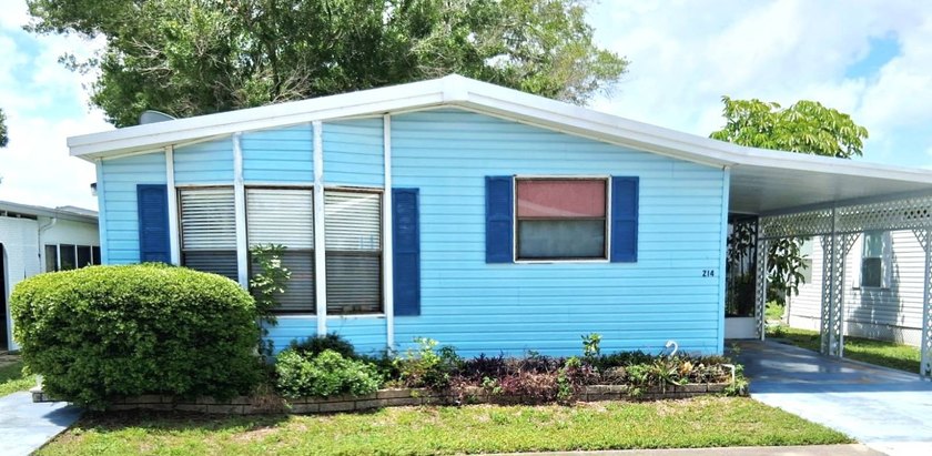 INCREDIBLE! Only $857 lot rent pays for everything!! (no other - Beach Home for sale in Largo, Florida on Beachhouse.com