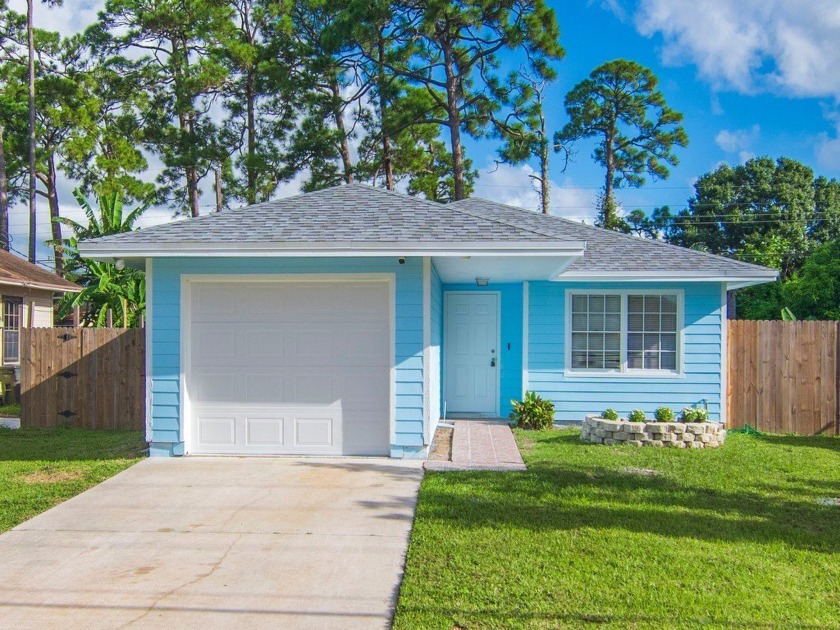 Charming 2 bedroom, 2 bathroom home in central Vero Beach with - Beach Home for sale in Vero Beach, Florida on Beachhouse.com