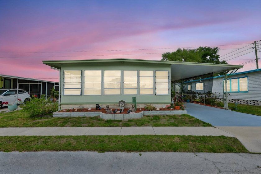 Welcome to the laid-back Florida lifestyle in Largo! Located in - Beach Home for sale in Largo, Florida on Beachhouse.com
