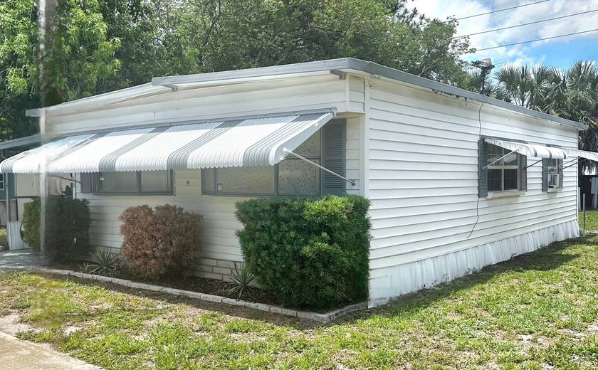 ALL AGE FAMILY PARK. ..................3 BEDROOMS AND 1 FULL - Beach Home for sale in Largo, Florida on Beachhouse.com