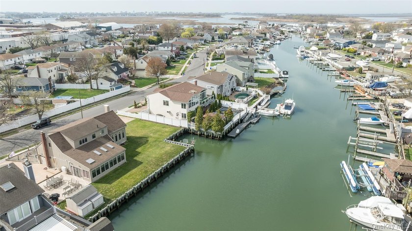 Waterfront opportunity with endless potential on an oversized - Beach Home for sale in Oceanside, New York on Beachhouse.com