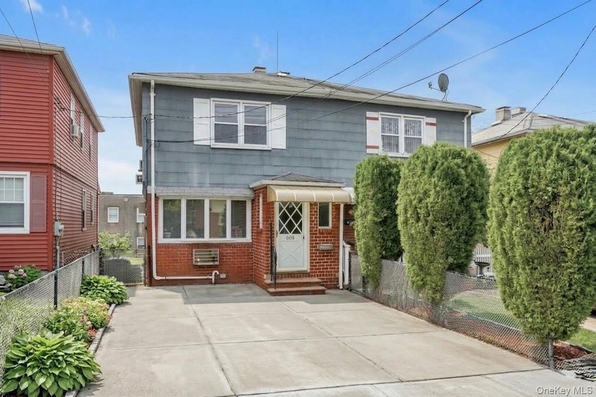 This well maintained semi-detached single-family residence in - Beach Home for sale in College Point, New York on Beachhouse.com