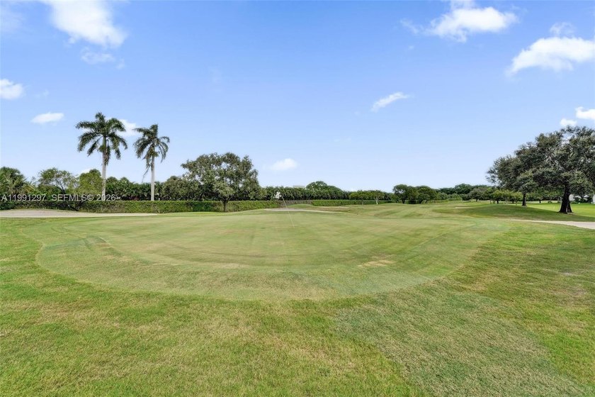 Priced to Sell!  This spacious 2-bedroom, 2-bathroom condo is - Beach Condo for sale in Davie, Florida on Beachhouse.com