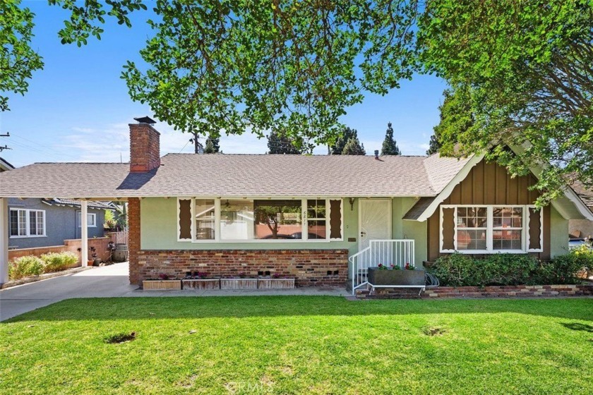 First time on the market! This freshly painted, charming single - Beach Home for sale in Long Beach, California on Beachhouse.com