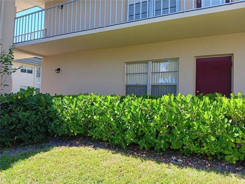 Great opportunity in Vista Gardens with PLENTY of benefits: - Beach Condo for sale in Vero Beach, Florida on Beachhouse.com