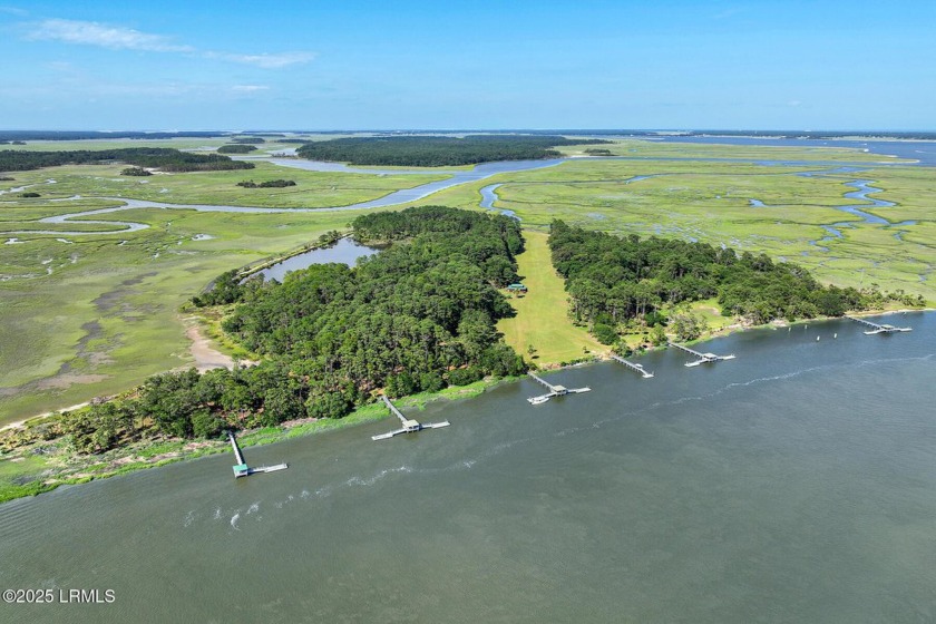 Just minutes from Palmetto Bluff, Daufuskie Island, and the - Beach Home for sale in Bluffton, South Carolina on Beachhouse.com