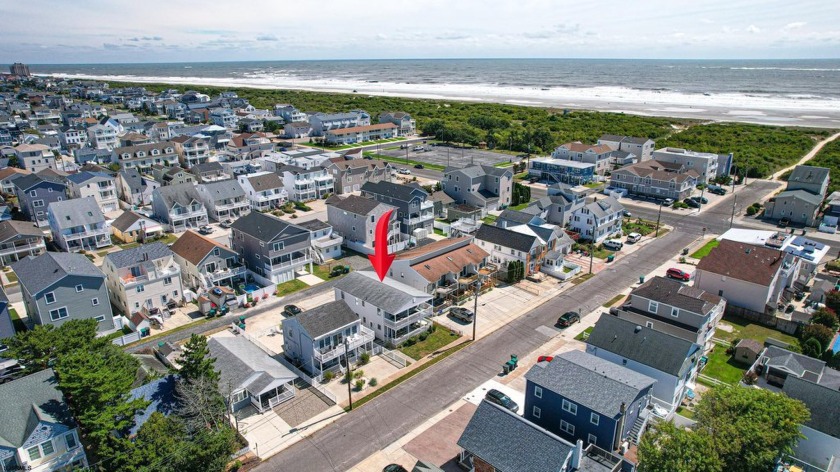 Rare Find! This duplex offers two spacious 4-bedroom - Beach Townhome/Townhouse for sale in Brigantine, New Jersey on Beachhouse.com