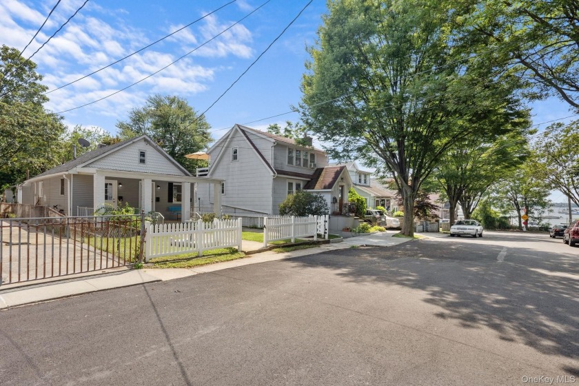 HIGH-YIELD INVESTMENT PROPERTY - THREE (3) UNITS / bungalows in - Beach Home for sale in Bronx, New York on Beachhouse.com