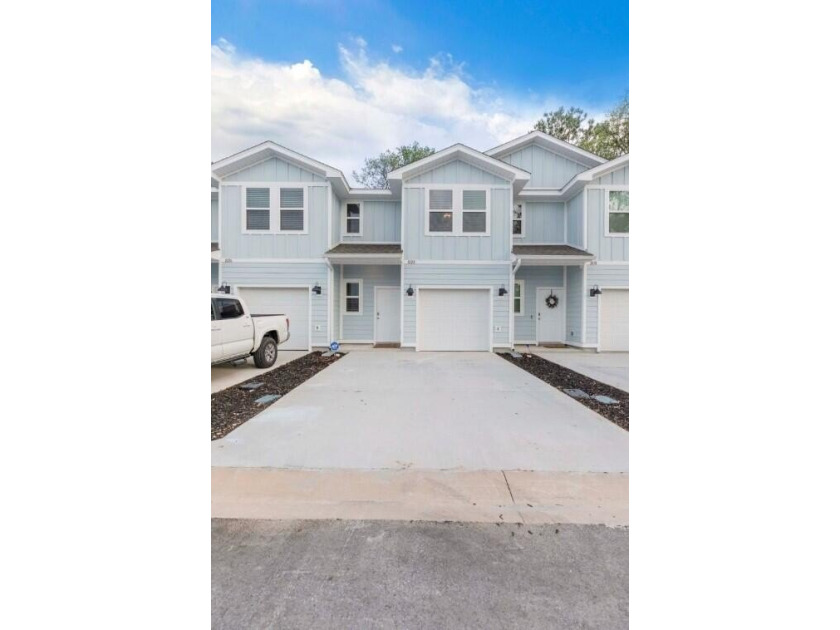 Welcome Home to this amazing townhome with lots of upgrades to - Beach Townhome/Townhouse for sale in Fort Walton Beach, Florida on Beachhouse.com