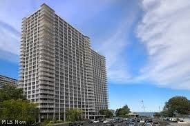Welcome to Unit 504 at Winton Place, a bright and - Beach Condo for sale in Lakewood, Ohio on Beachhouse.com