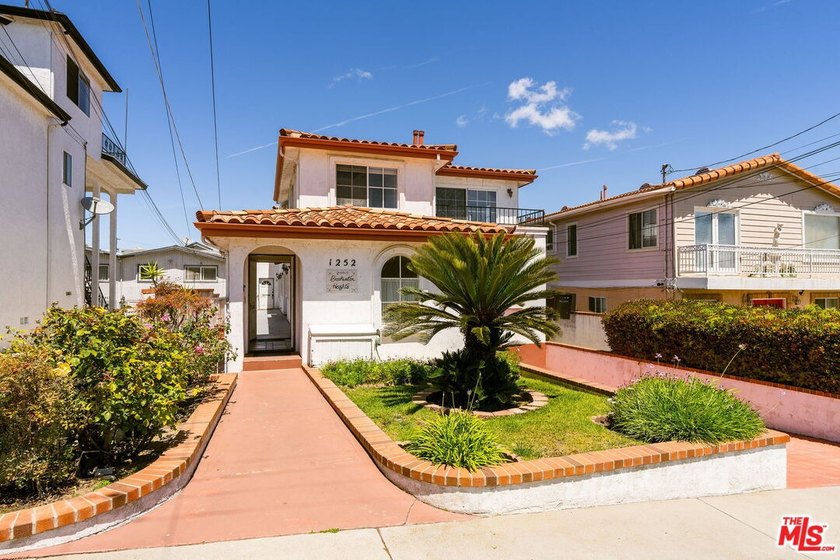 Welcome to this beautiful end-unit Mediterranean-style townhome - Beach Condo for sale in San Pedro, California on Beachhouse.com