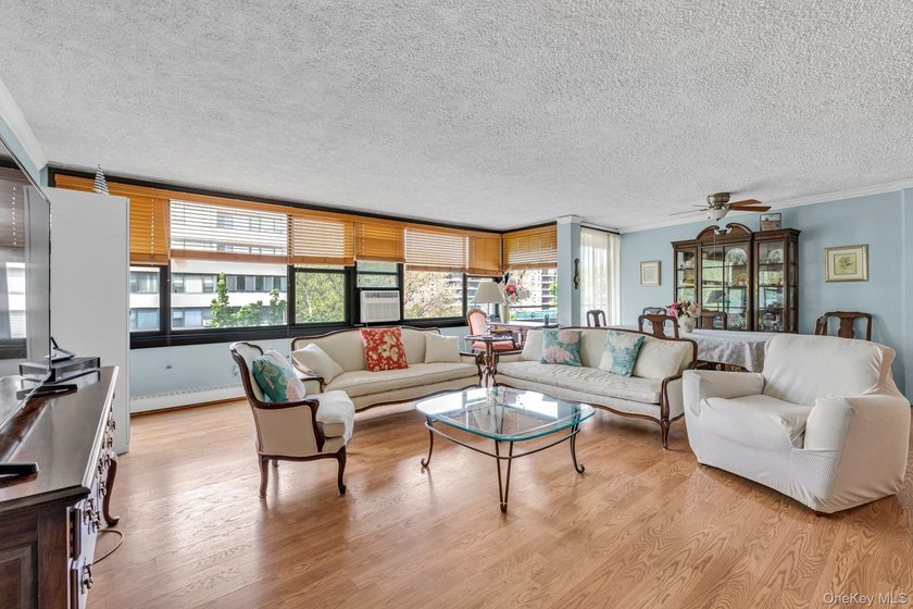 Bright and airy open concept layout with stunning wall of - Beach Home for sale in Beechhurst, New York on Beachhouse.com