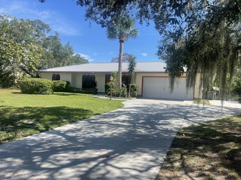 Must see this 3 bedroom, 2 bath ranch style house high on the - Beach Home for sale in Cedar Key, Florida on Beachhouse.com