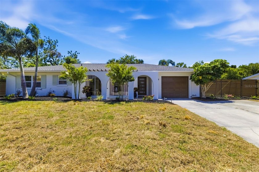 Under contract-accepting backup offers. Don't miss your chance - Beach Home for sale in Sarasota, Florida on Beachhouse.com