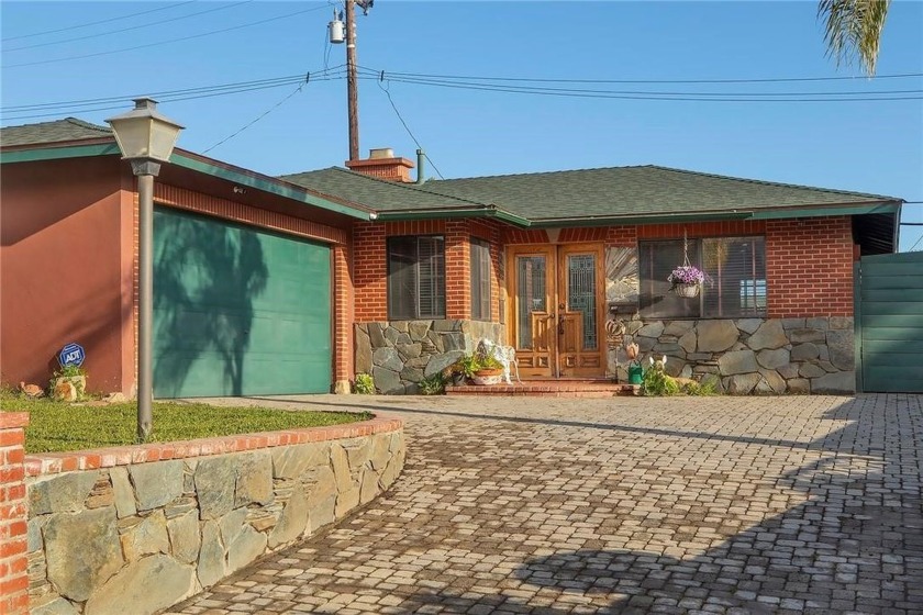 When you see the one, you'll know! With curb appeal for days - Beach Home for sale in Ventura, California on Beachhouse.com