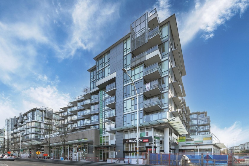 This beautifully designed 1 bed+ flex home offers a bright open - Beach Condo for sale in Vancouver, BC on Beachhouse.com