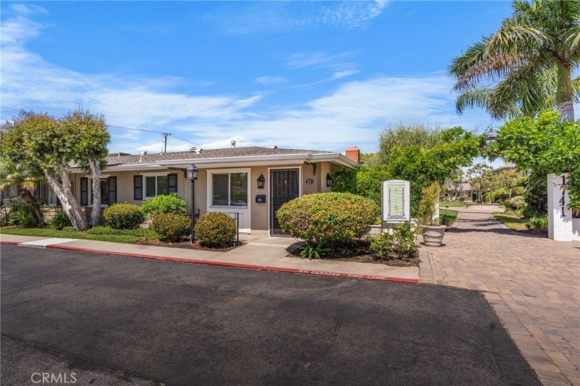 Pride of ownership, front row, and single story condo in the - Beach Condo for sale in Costa Mesa, California on Beachhouse.com