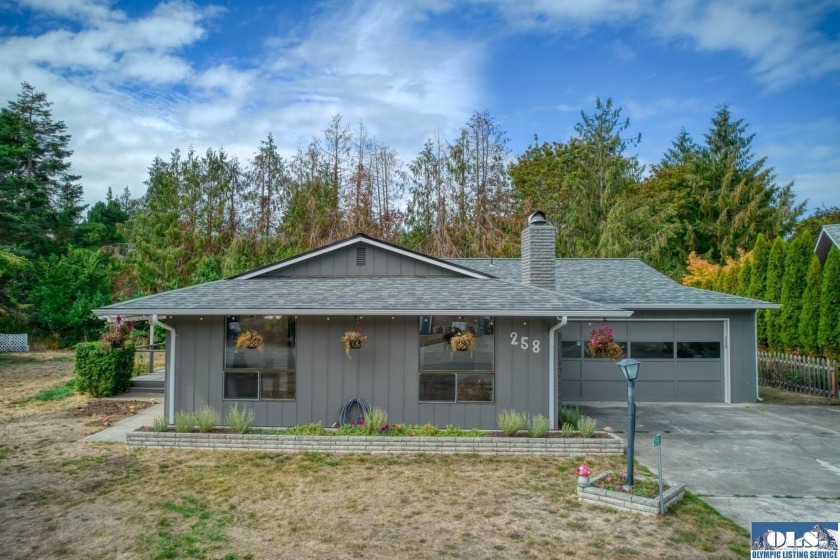 Located in the upper loop of desirable Dungeness Meadows, this 2 - Beach Home for sale in Sequim, Washington on Beachhouse.com