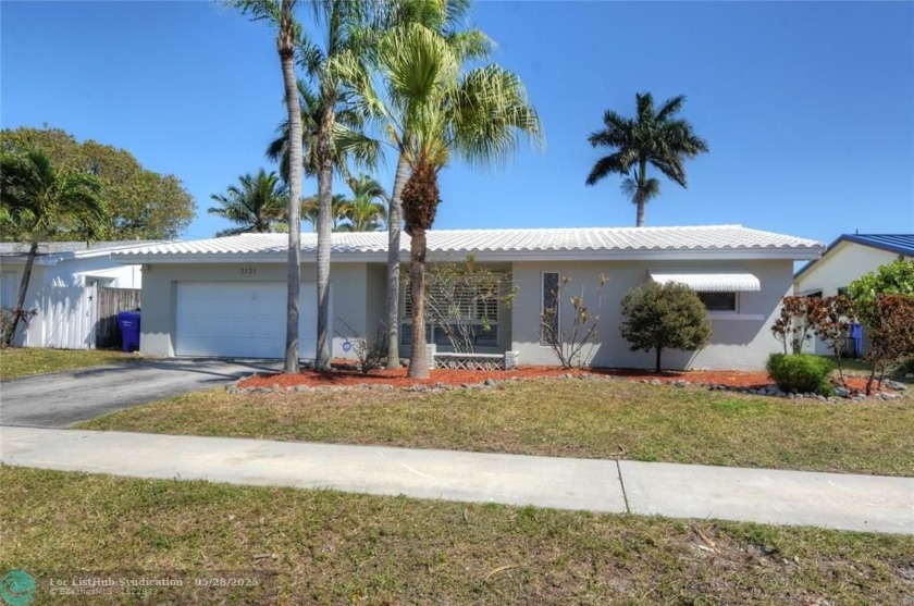 Freshly painted...--Large Home with Gorgeous Lake Views- So - Beach Home for sale in Hollywood, Florida on Beachhouse.com