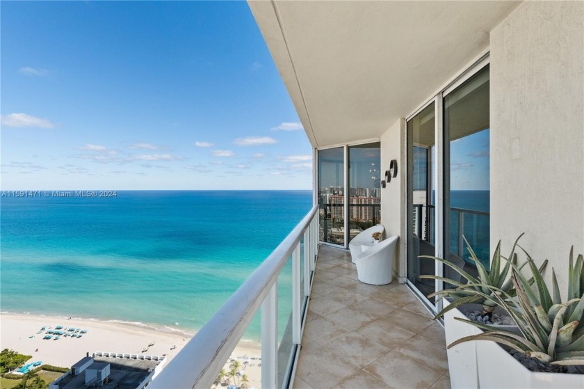 STUNNING 2  bedrooms and 2 Baths!! Large Living Room and open - Beach Condo for sale in Sunny Isles Beach, Florida on Beachhouse.com