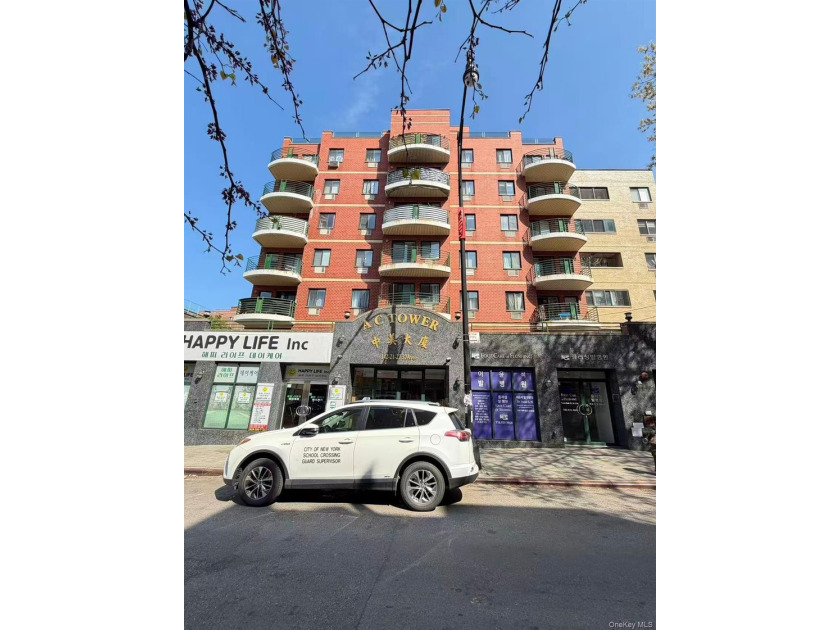 Welcome to this bright and well-maintained 2-bedroom, 2-bath - Beach Condo for sale in Flushing, New York on Beachhouse.com