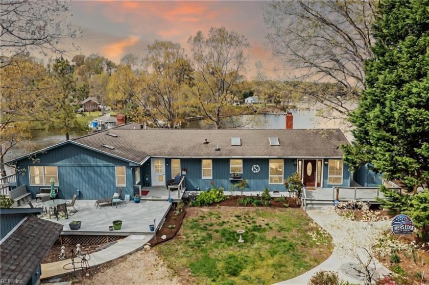 Spacious Waterfront home offering 5 bathrooms, 2 official - Beach Home for sale in Reedville, Virginia on Beachhouse.com