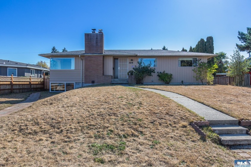 This spacious 1959 home is located in the desirable Lauridsen - Beach Home for sale in Port Angeles, Washington on Beachhouse.com
