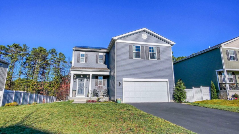 Welcome Home: 171 Cystal Lake Drive. This 4 bed, 2.5 bath, 2 sty - Beach Home for sale in Egg Harbor Township, New Jersey on Beachhouse.com