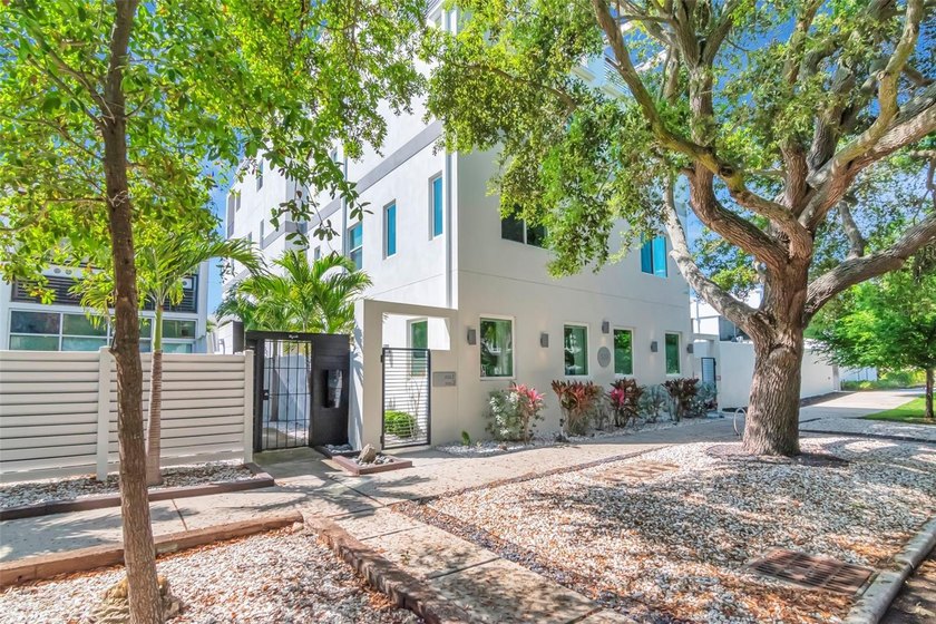 An exceptional offering in the heart of Downtown St. Petersburg - Beach Townhome/Townhouse for sale in St. Petersburg, Florida on Beachhouse.com