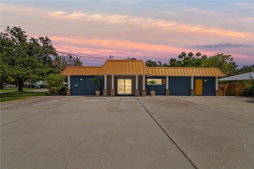 Downtown vibe with a modern flair. Bold space for big ideas and - Beach Office for sale in Vero Beach, Florida on Beachhouse.com