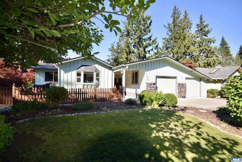Stunningly updated golf course view home in Sunland. This home - Beach Home for sale in Sequim, Washington on Beachhouse.com