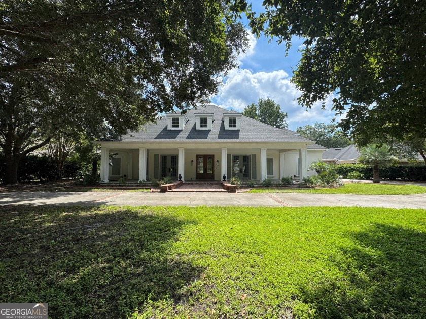 ****NEW ROOF*** PRICED TO SELL! Nestled within the exclusive - Beach Home for sale in Saint Marys, Georgia on Beachhouse.com