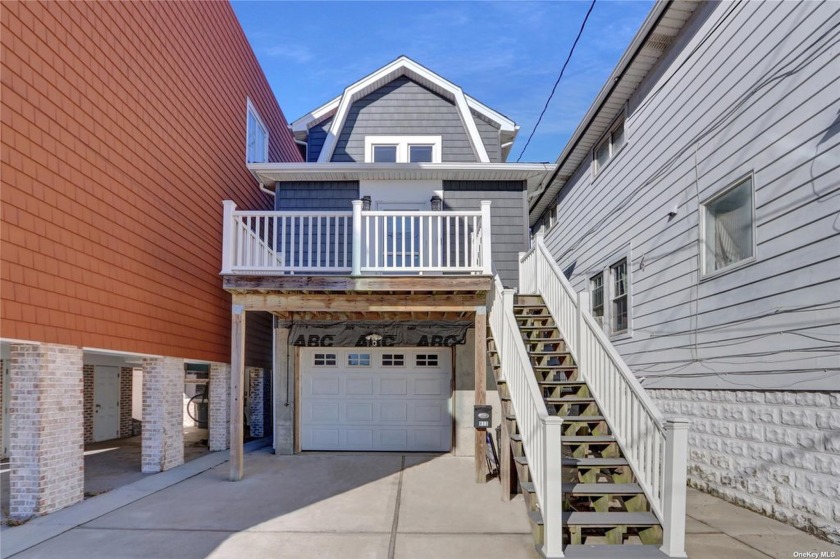 This FEMA compliant home on Reynolds Channel in Long Beach - Beach Home for sale in Long Beach, New York on Beachhouse.com