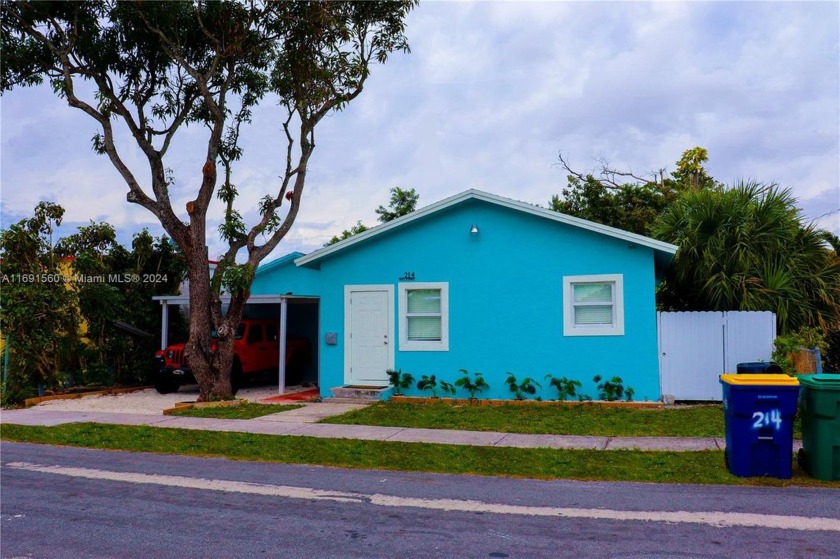 This charming and versatile home in Dania Beach is a fantastic - Beach Home for sale in Dania, Florida on Beachhouse.com