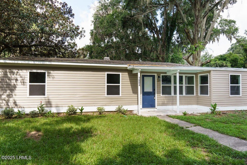 Discover this charming 3-bedroom, 1-bath home that has recently - Beach Home for sale in Beaufort, South Carolina on Beachhouse.com