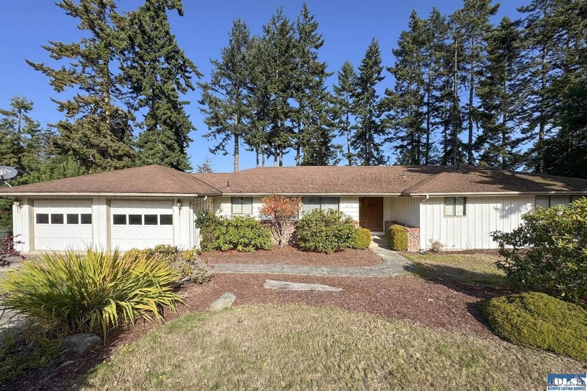 One level living on an extra-large lot in Seamont Estates!! This - Beach Home for sale in Port Angeles, Washington on Beachhouse.com