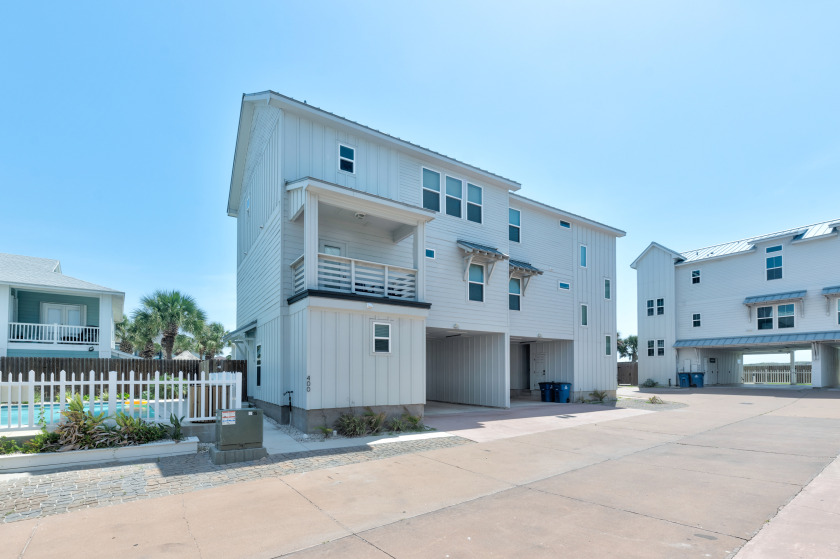 Upscale home, community pool, private hot tub close to the - Beach Vacation Rentals in Port Aransas, Texas on Beachhouse.com