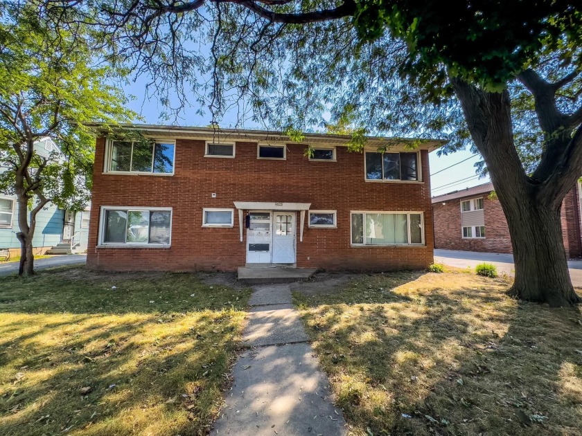 NOW VACANT! Just off Hampton Ave this 3 unit Multi-family - Beach Apartment Building for sale in Milwaukee, Wisconsin on Beachhouse.com