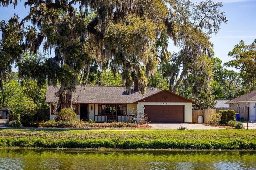 NEW REDUCED PRICE! Great Edgewater home! Beautiful lake view - Beach Home for sale in Edgewater, Florida on Beachhouse.com