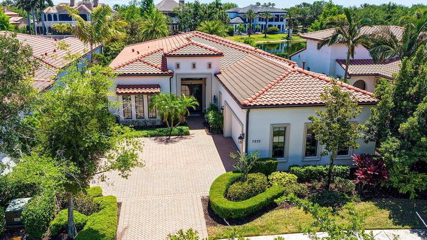 Set behind the gates of the coveted Lake Club in Lakewood Ranch - Beach Home for sale in Lakewood Ranch, Florida on Beachhouse.com