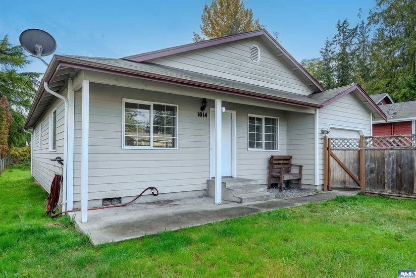 Affordable and move in ready! Fantastic starter home or - Beach Home for sale in Port Angeles, Washington on Beachhouse.com