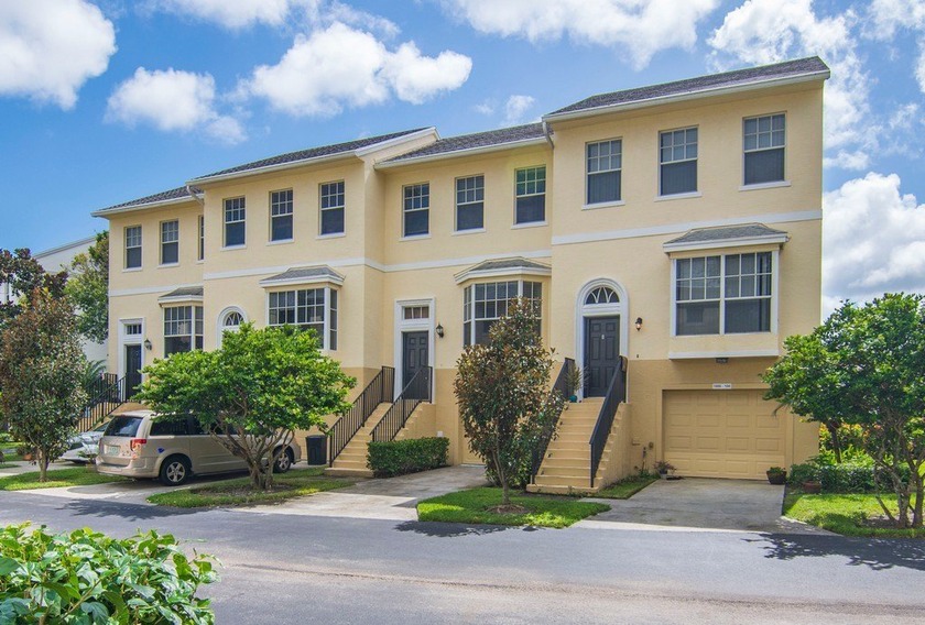 Centrally located Vero Beach Townhome. Easy living in this well - Beach Townhome/Townhouse for sale in Vero Beach, Florida on Beachhouse.com