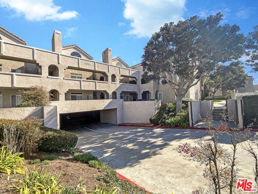 Welcome to this beautifully maintained property that is sure to - Beach Condo for sale in Huntington Beach, California on Beachhouse.com