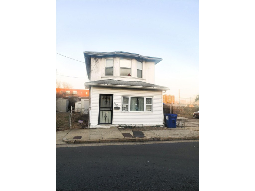 Investor Alert!!! This multi-family property boasts 24 rooms - Beach Townhome/Townhouse for sale in Atlantic City, New Jersey on Beachhouse.com