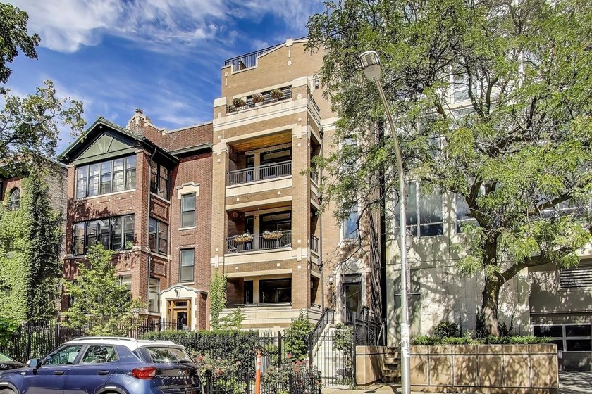 MULTIPLE OFFERS RECEIVED. HIGHEST & BEST DUE BY SUNDAY 6pm - Beach Condo for sale in Chicago, Illinois on Beachhouse.com