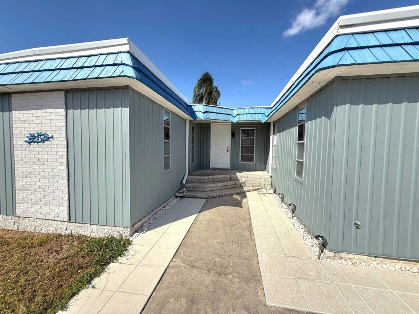PRICE AND COMPARE! Huge Triple wide home for a fraction of the - Beach Home for sale in Largo, Florida on Beachhouse.com