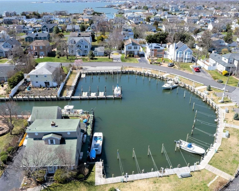 Welcome to 20 W Bay Drive, this beautiful home has it all! A - Beach Home for sale in West Islip, New York on Beachhouse.com